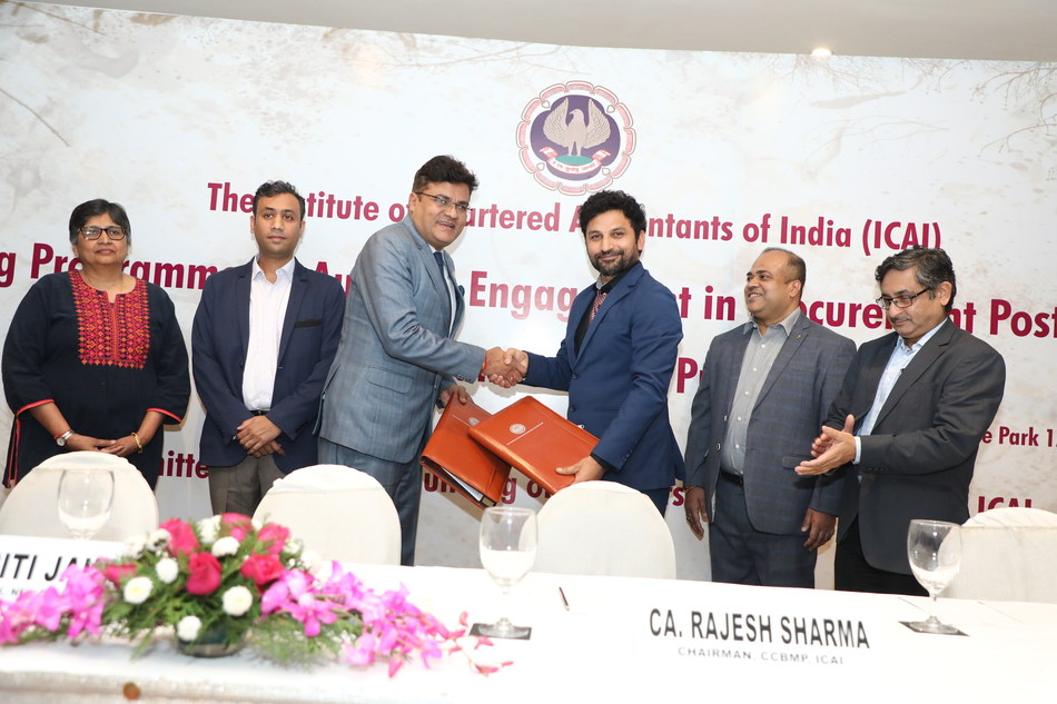 CA Rajesh Sharma, Chairman CCBMP of ICAI and CA Kapil Rana, Chairman Hostbooks and World Bank Representatives Sharing MOU.