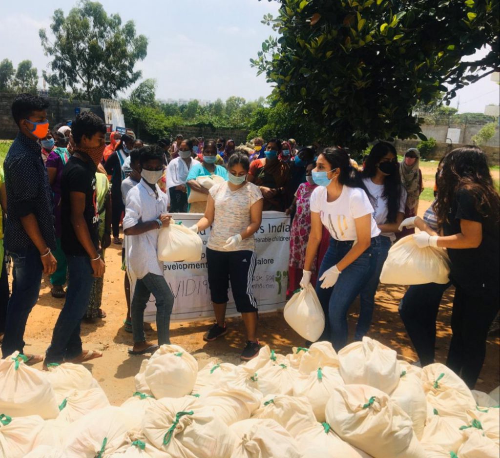 Ration Square volunteers Anvi Mittal Christina Paul Riddhi Pant Mahika Bothra Manya Bothra and Spoorthi Verma at Doddakanalli